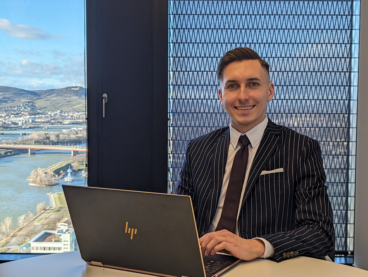 Marcel Nährer im Büro von Nährer & Partner in Wien